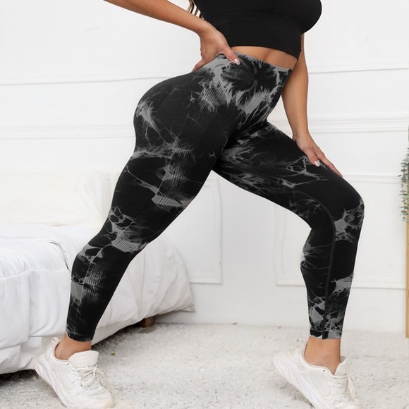 Women Black/Gray Tie-Dye Hidden Scrunch Leggings, High-Waist Sports Yoga Pants - Picture 3 of 4